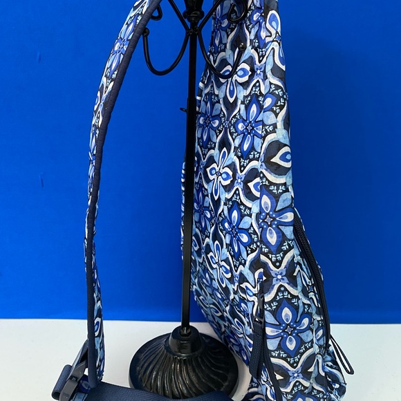 Vera Bradley Ripstop Sling Backpack in Raindrop Medallion NWT - Picture 6 of 10